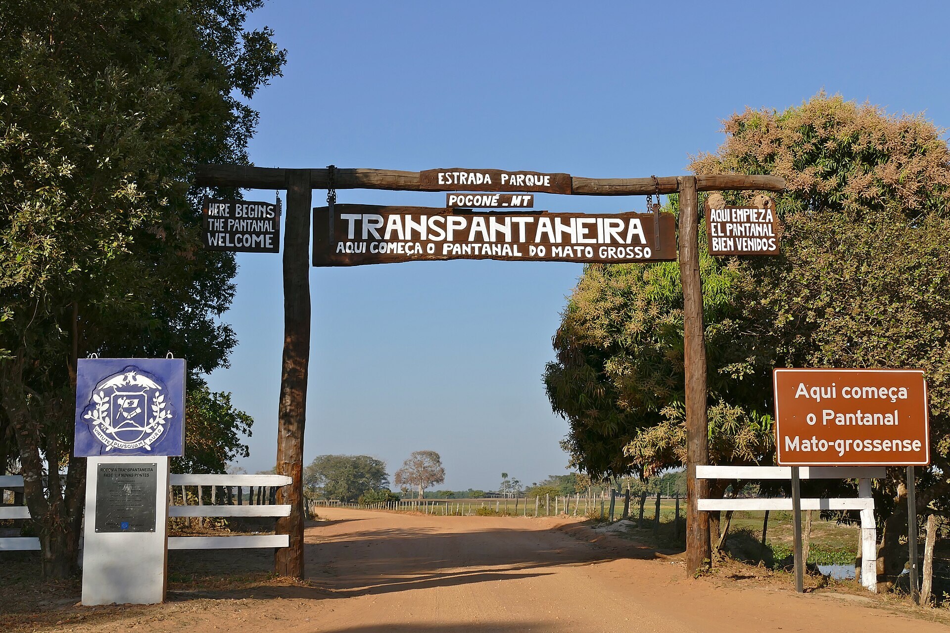 The wooden gate of the Transpantaneira road